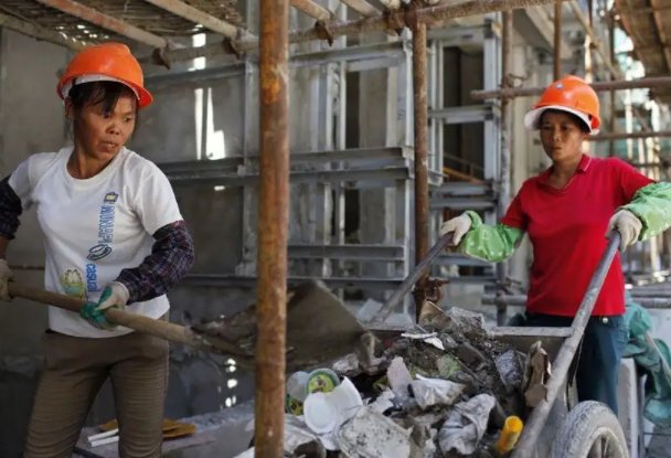 被困在上海工地上的务工者，不想再吃方便面了，他们最大的愿望是什么？