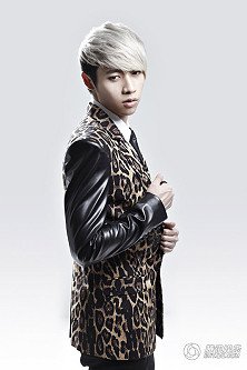 魏晨破晓MV银白色的发型图片 谁有啊