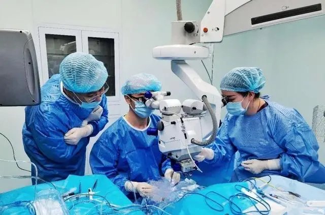 安徽女子做近视激光手术后右眼视力0.1，为何会出现这一情况？