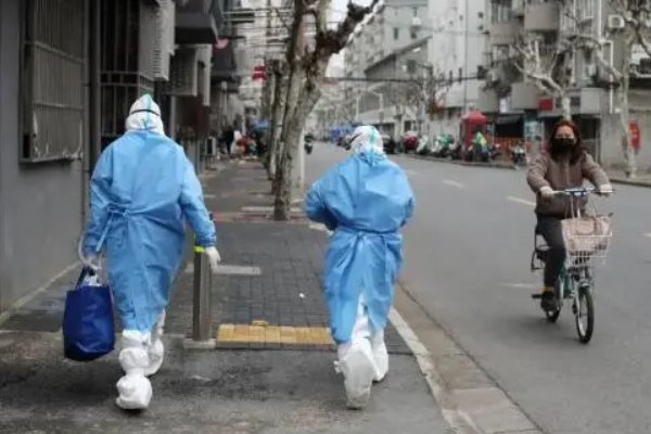 云蹦迪变上海人甩菜专场,超百万人围观,疫情下的上海人有多无奈?