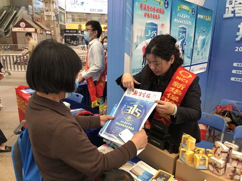 男子网购笔记本电脑，屏幕分成两半，他应该怎么样维护自己的利益？