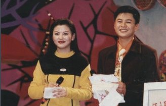 快乐大本营 最早的男主持是叫海波吗？