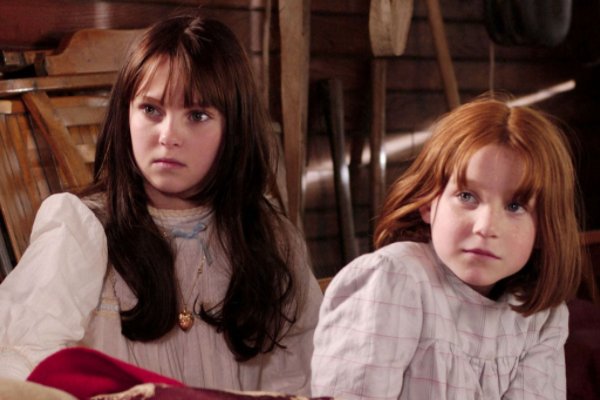 《美国女孩的秘密》的故事背景，想表达什么样的意义？