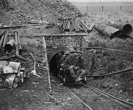 火车和铁轨哪个最先被发明出来？