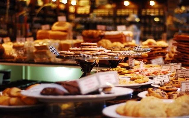 今年上半年餐饮收入21712亿元，这个收入同比增长了还是下降了？