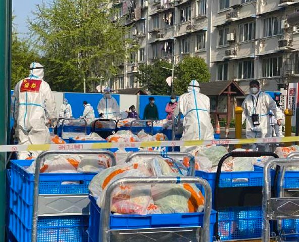 上海居民收到不良记录企业物资，包装粗糙没敢用，如何保障居民的食物安全？