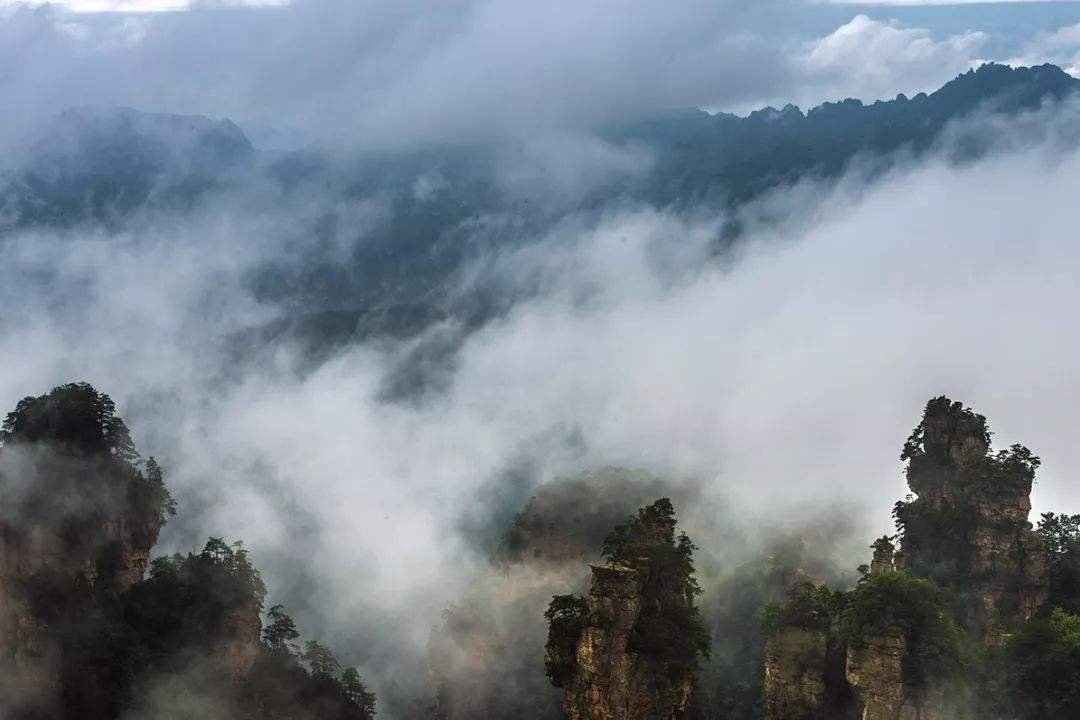 香囊暗解,罗带轻分谁能解释一下这句话的意思