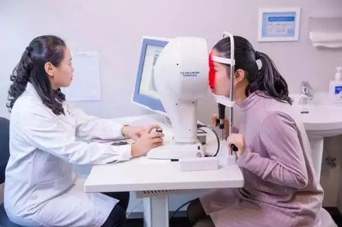 安徽女子做近视激光手术后右眼视力0.1，为何会出现这一情况？