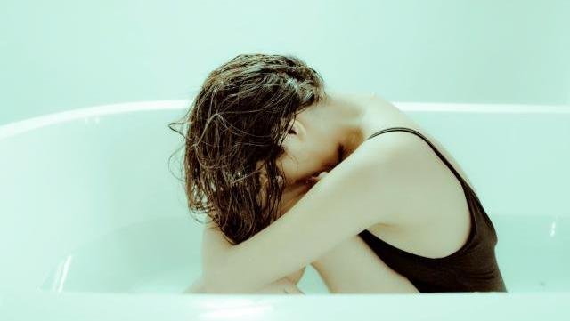 16岁女儿还和爸爸睡一张床，失去“界限”的亲情，会有怎样的恶果？