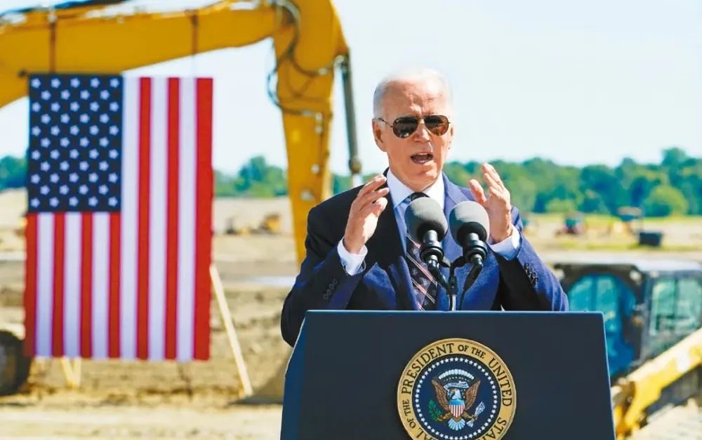 拜登为英特尔工厂开工站台，又提中国，拜登这是想要干啥？