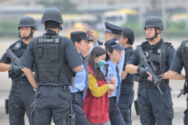 江西警方通报“于伟”事件,豪车司机为何敢如此虚张声势?