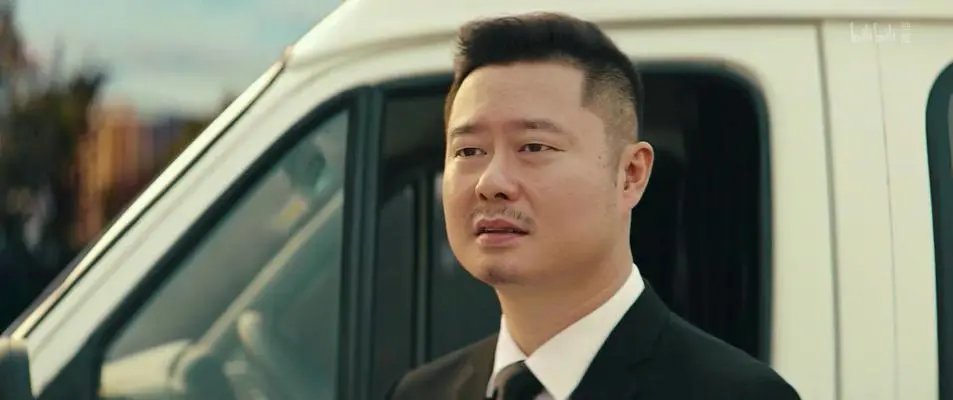 2022年贺岁片《这个杀手不太冷静》的主演是谁？