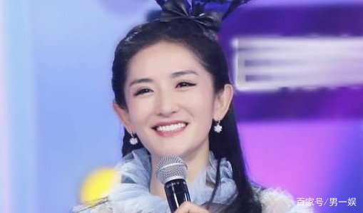 网友在香港偶遇张杰，称谢娜已生产，他们为何要去境外生产？