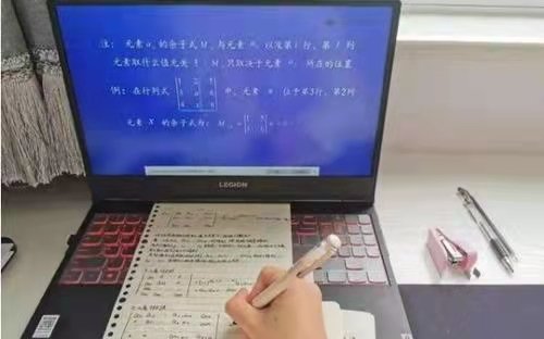 三本生逆袭考取研究生不敢去,怕放弃编制赌未来,如何评价他的举动?