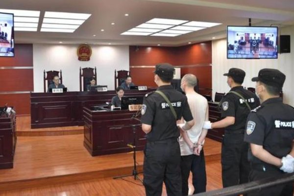 男老师与女学生不雅视频曝光,对镜拍摄1分18秒!为何隐私泄露还被骂?