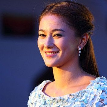 格罗娅·萨莫维尔的人物简介