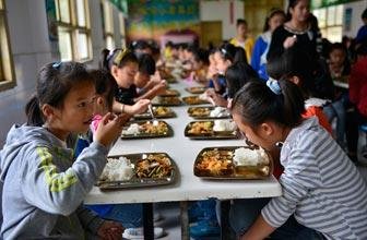 阜阳一小学的学生将营养餐倒掉，这个现象说明了什么？