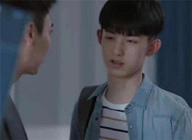 电视剧《少年派2》中，裴音和蒋昱文之间分手的原因是什么？