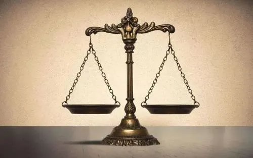 缺三少四是成语吗