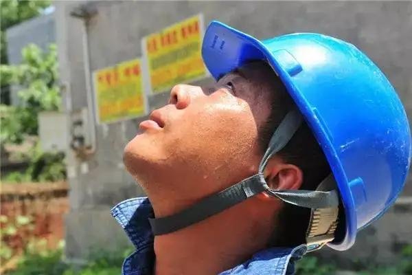 有人一月花五千，高温下电费为何让很多人崩溃？