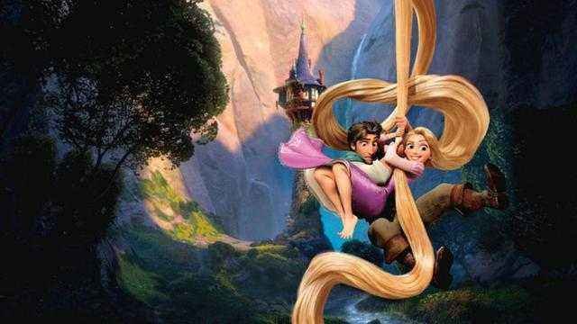 有一部动画片，好像是迪斯尼电影，内容是长头发的女孩被关在被施了魔法的城堡里，有一只喷火龙在看守，女