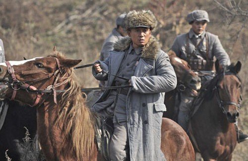 电视剧《战将》中关雎州与何翠花结局如何？