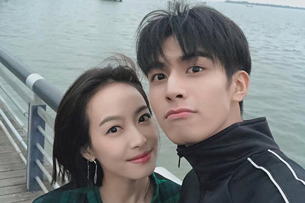 现在年下男很流行，你认为和年下男生谈恋爱感觉如何？