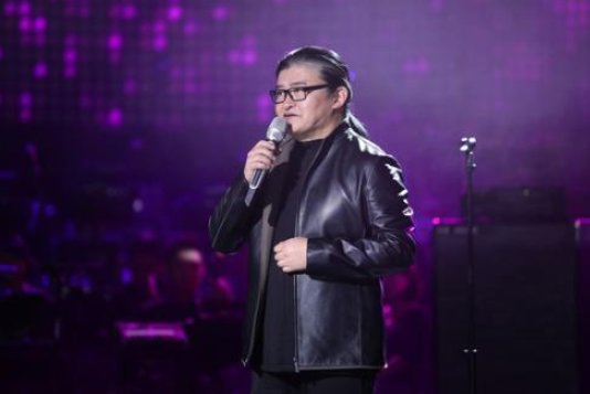 “再也不能这样过，再也不能这样活”这是那首歌里的歌词