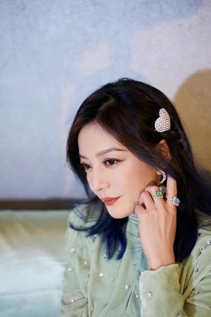 赵薇复古名伶风大片曝光，与以往的风格有何不同？