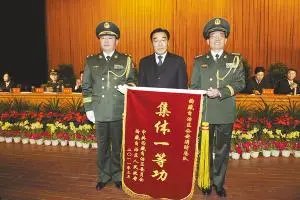 知名网络作家法医秦明所在单位被记集体一等功，一等功有什么待遇？