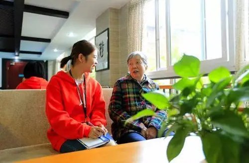 银保监会规定银行不得强迫老年人使用银行卡，银行应该如何协调落实？