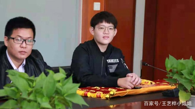 在街头看到持刀劫匪，你敢不敢上去见义勇为？