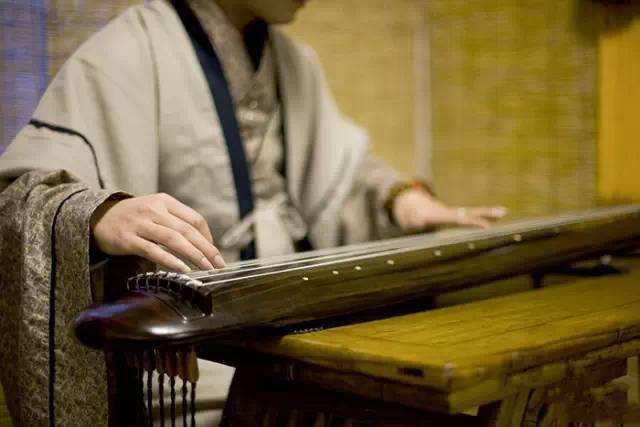 古琴最初有五根弦后来新增加的两根弦叫做什么名字