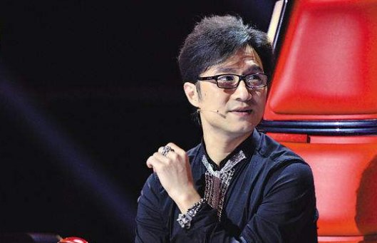 歌词中含有“我想飞得更高”的歌名叫什么，谁唱的