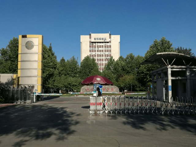 北大教授洪森炼被举报猥亵学生,学校如何处理此事才是公允?