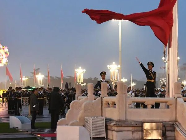 天安门几点升旗