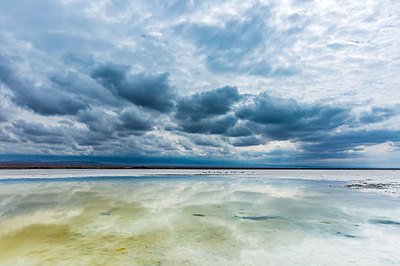 中国茶卡盐湖上了日本节目，这里是否是千与千寻取景地？