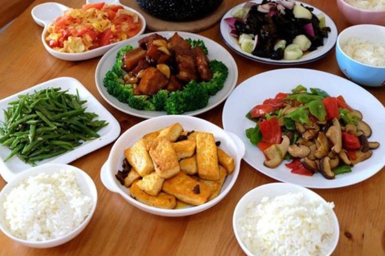 不荤不素的意思