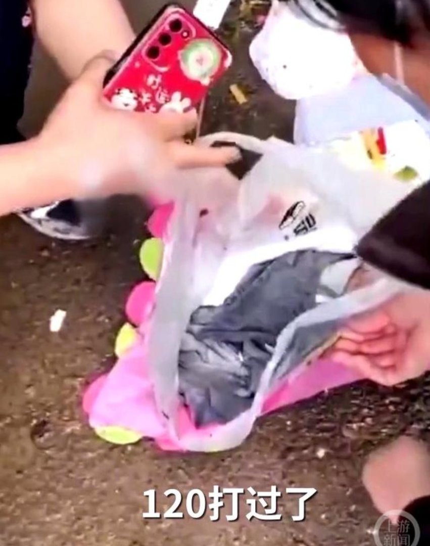 沈阳垃圾桶内发现弃婴，路人抱出时脐带还没剪，孩子的母亲找到了吗？