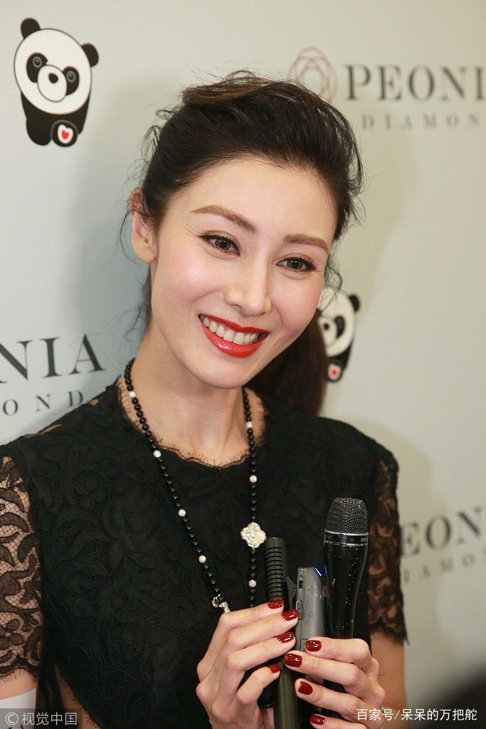 看过李嘉欣姐姐的脸感叹李嘉欣真美，网友：见过欧阳妮妮吗，你怎么看？