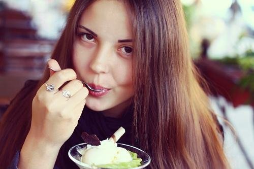 为什么有的女生吃很多不运动还不长胖？