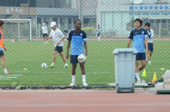 安德烈齐尼奥的早年经历