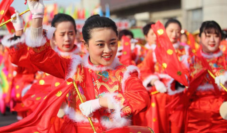 用锣鼓喧天造句