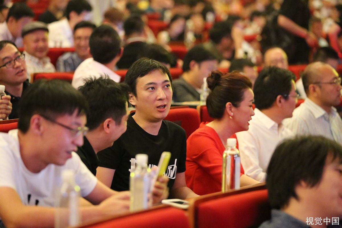 王思聪带女友看熊猫，为什么他不避讳自己的恋情？