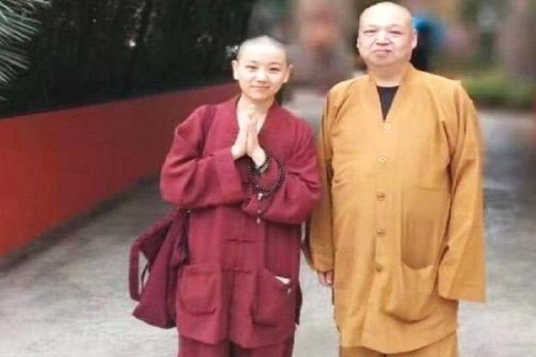 胡雅斯为什么会出家呢?