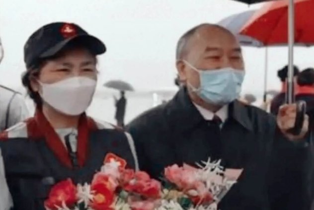 钟南山的笑，李兰娟的伞，这些老爱情你读懂了哪些？