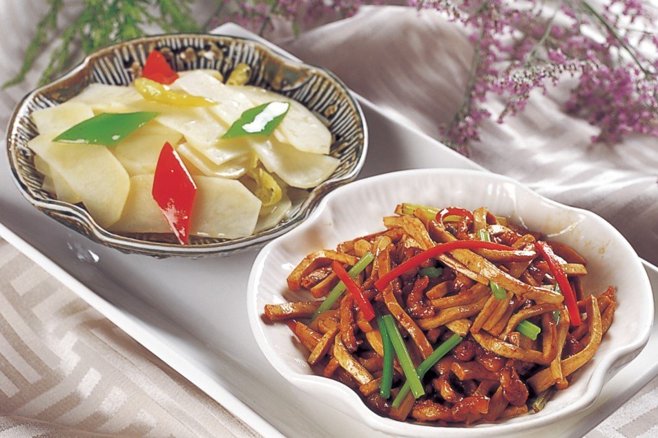 不荤不素的意思