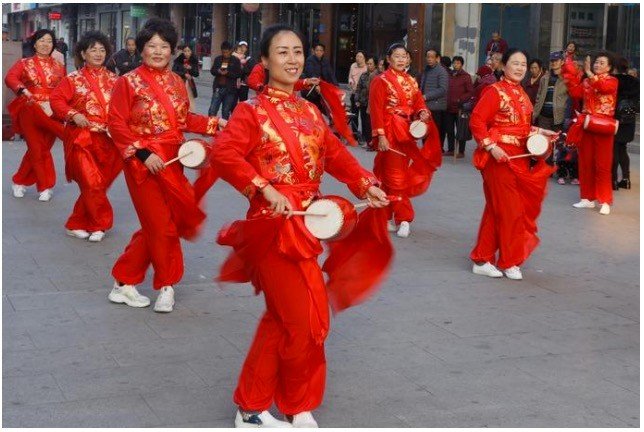 腰鼓开门红分解动作