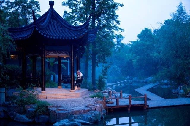 万花丛中过，片叶不沾身什么意思？