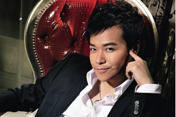 打架惨被上戏开除，考北影失败却能进入中戏，陈思诚究竟有何家庭背景？